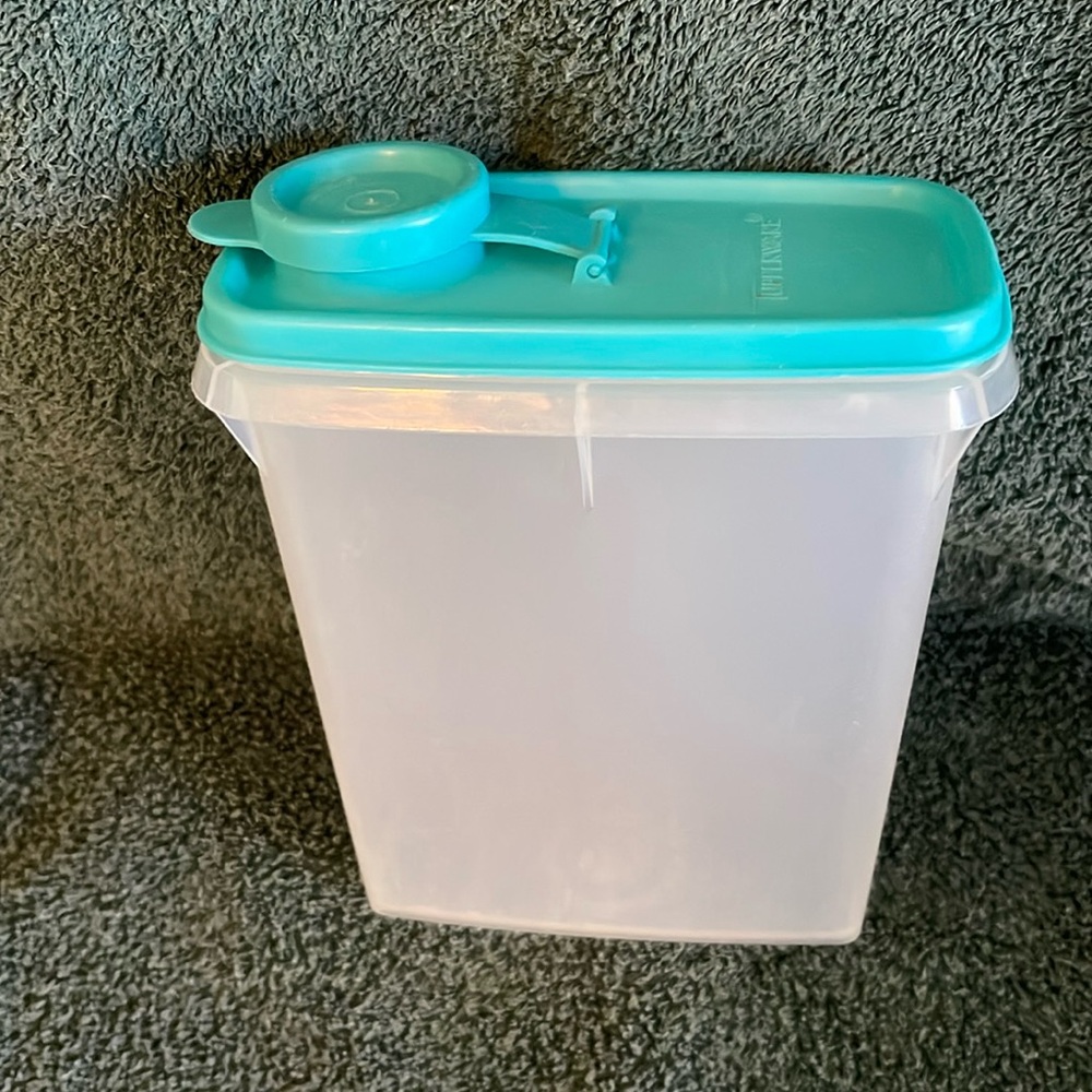 Tupperware Mini Cereal Container
